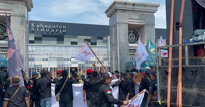 demo-warga-sidoarjo-soal-dugaan-mafia-tanah-1770874512118_169